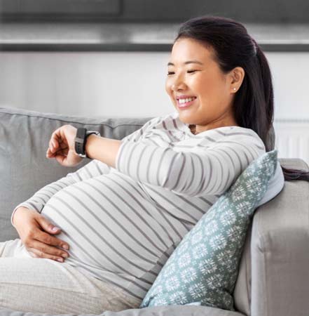 Pregnant woman with smartwatch